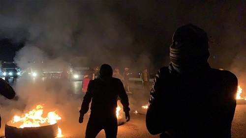 معترضان عراقی جاده گذرگاه مرزی مهران را بستند