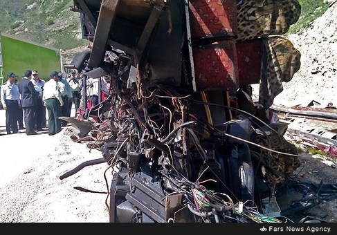 عکس: واژگونی مرگبار اتوبوس در سوادکوه