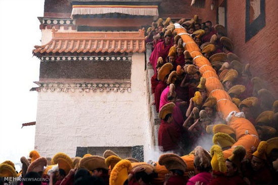 مراسم نمایش نقاشی بودا در چین +عکس
