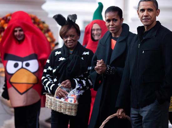 باراک اوباما در کنار مادر زنش!/ عکس