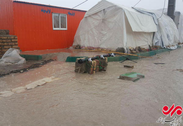 باران، شرایط زلزله زدگان را بحرانی کرد