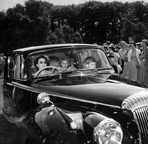 ملکه الیزابت و خودروهایش