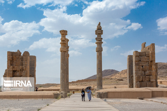 پارسه یا تخت جمشید در شمال شهرستان مرودشت در استان فارس واقع شده است. پارسه از شهر‌های باستانی ایران و یکی از پایتخت‌های سلسله پادشاهی هخامنشیان است.