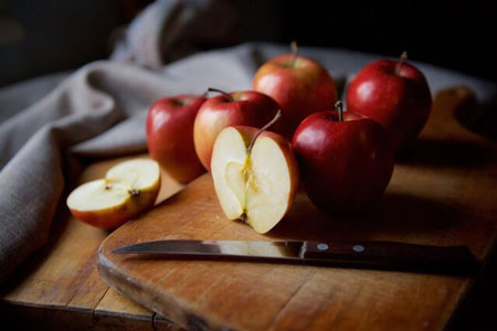 هر سیب ۱۰۰میلیون باکتری در خود دارد!
