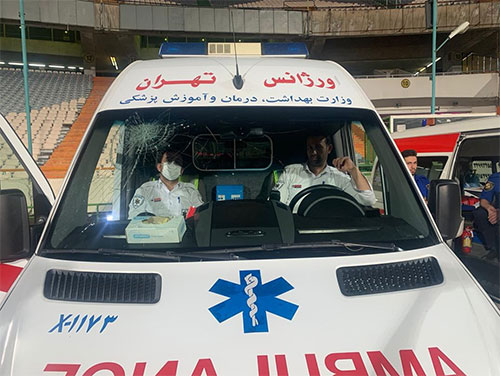 مسعود شجاعی شیشه آمبولانس را شکست