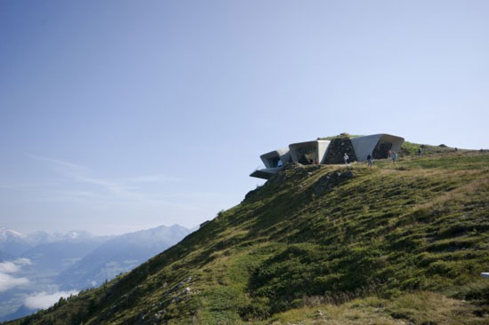 عجیب ترین موزه کوهستانی جهان، یادگاری از «زاها حدید»