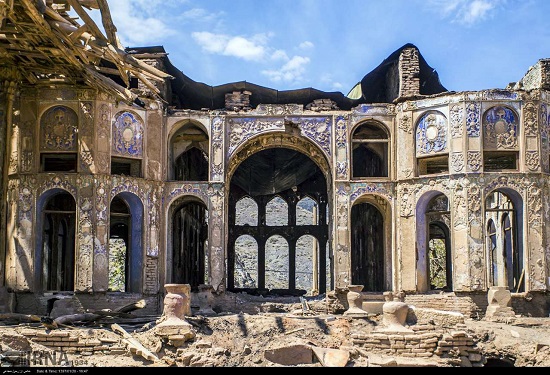 تخریب کاخ سرهنگ آباد در اردستان