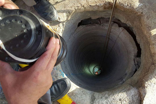 نجات معجزه آسای یک کارگر از چاه 140 متری