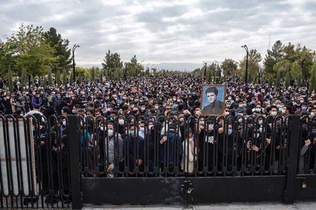 این عکس بماند برای تاریخ؛ وداع با خسرو خوبان