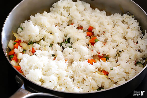 افطاری روز پانزدهم ماه رمضان؛ برنج سرخ کرده چینی