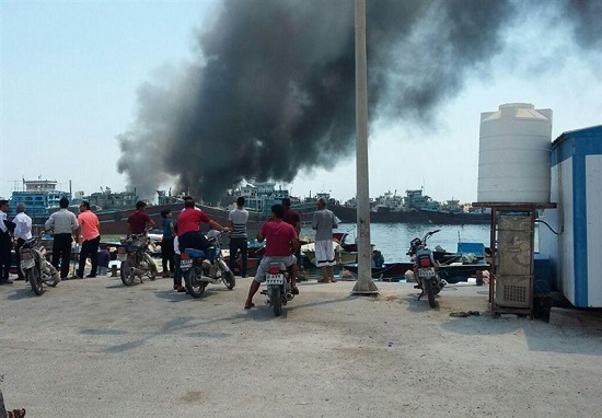 آتش سوزی در اسکله چند منظوره کنگان