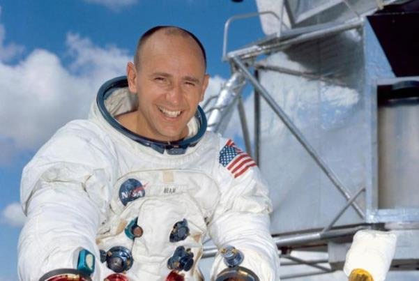 آخرین فضانورد بازمانده آپولو ۱۲ درگذشت