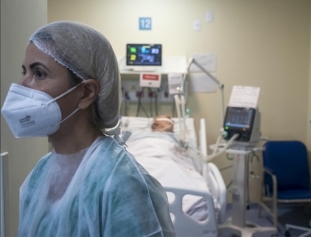 نبرد جدی آلبرتا با پزشکان شایعه‌پراکن حوزه کرونا