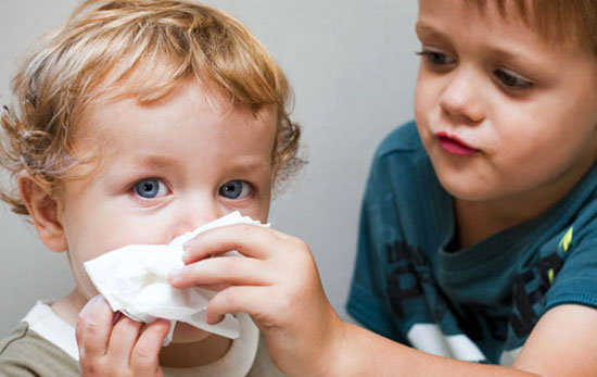 درمان آبریزش بینی کودک به روش خانگی