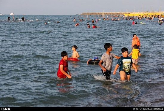 عکس: شنای هموطنان در دریای خزر