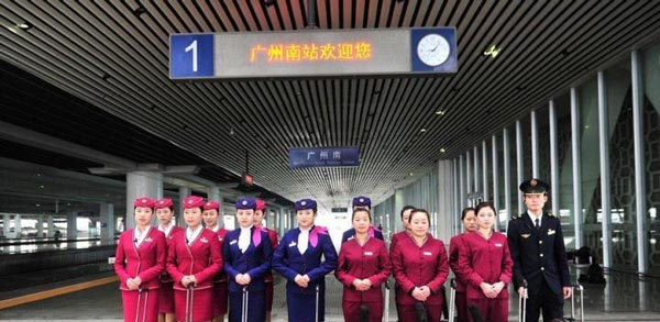 مهمانداران زن قطارهای سریع چینی +عکس