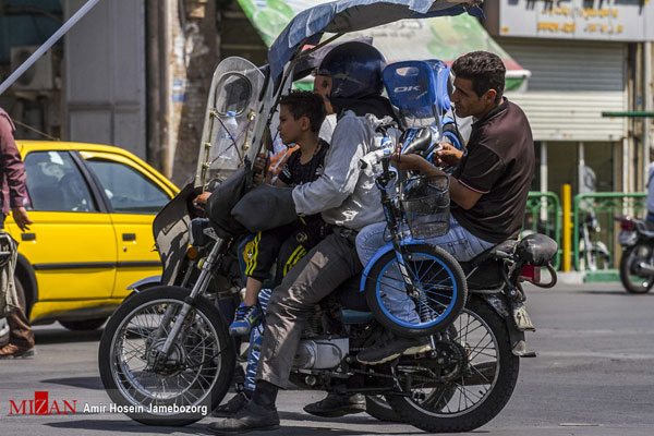 بار زندگی روی دوش موتورسواران