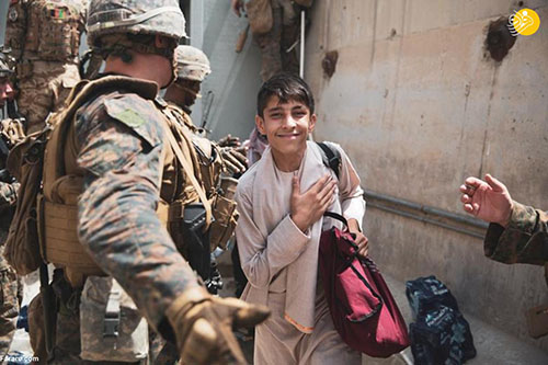 تصاویری از تقلا برای خروج از افغانستان