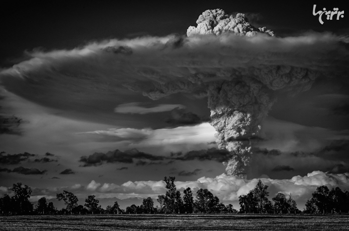 تصاویر باورنکردنی از برخورد رعدوبرق با آتشفشان