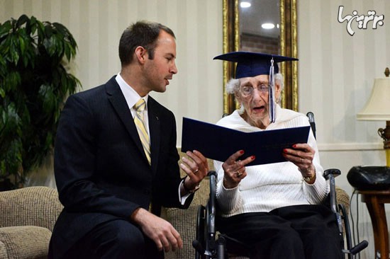 پیرزن 97 ساله در نهایت دیپلمش را گرفت!