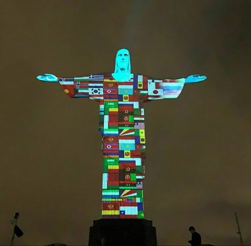 مجسمه مسیح در رنگ پرچم کشور‌های درگیر کرونا