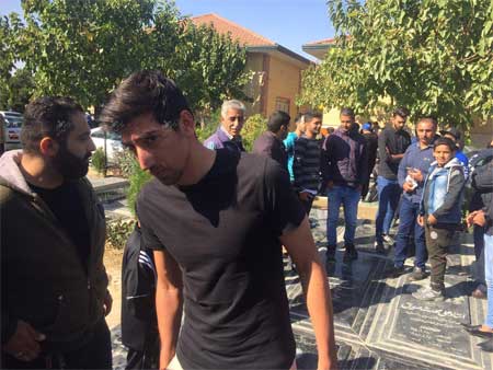 شاگردان شفر بر سر مزار پدر معنوی استقلال