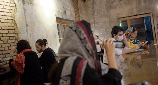 بدون سانسور با جماعت کافه‌نشین در ایران