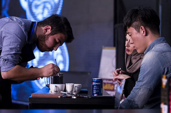 مسابقه «نقاشی روی قهوه» در تهران