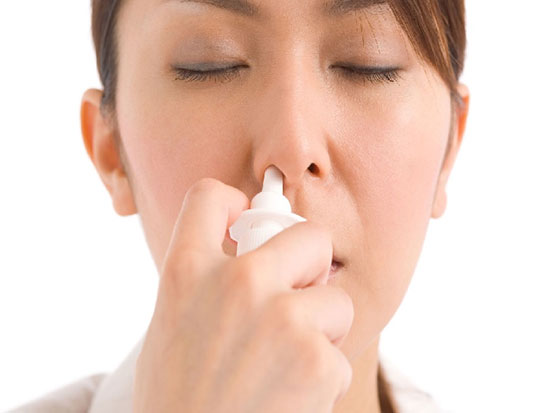 ۵ درمان طبیعی برای رفع خشکی داخل بینی
