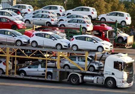 هشدار به واردکنندگان خودرو با ارز ۴۲۰۰ تومانی