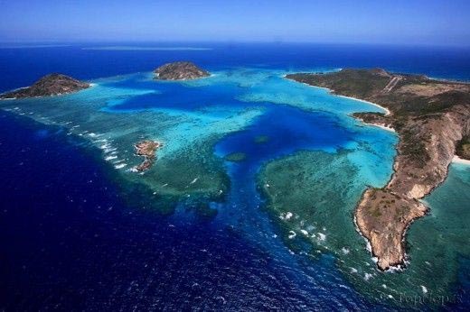 جزیره ای در بزرگترین دیواره مرجانی +عکس