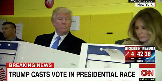 حرکت عجیب ترامپ هنگام رای دادن همسرش