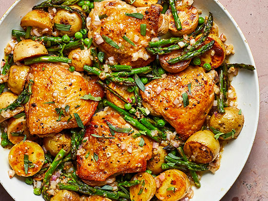 ساق مرغ را با سبزیجات بهاری میل کنید