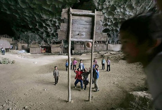 روستایی با 100 نفر جمعیت که هنوز هم غارنشین است