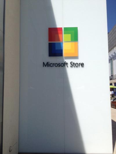 نگاهی به فروشگاه‌های مایکروسافت و سونی
