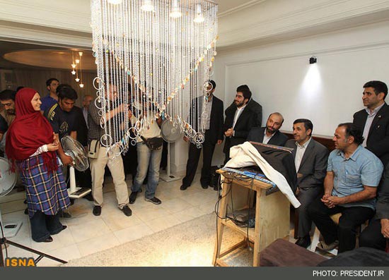 حضور احمدی‌ نژاد در محل سریال «مادرانه»