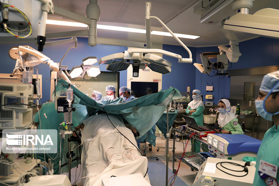 نخستین عمل جراحی بدون بیهوشی مغز در مشهد