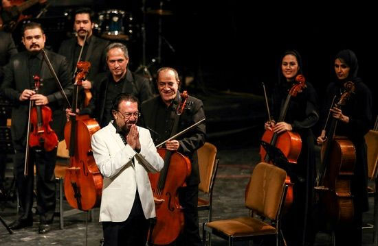 مهدی یغمایی خواننده مهمان ارکستر چشم‌آذر