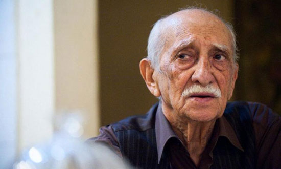 داريوش اسدزاده در 93 سالگي هنوز مي‌نويسد
