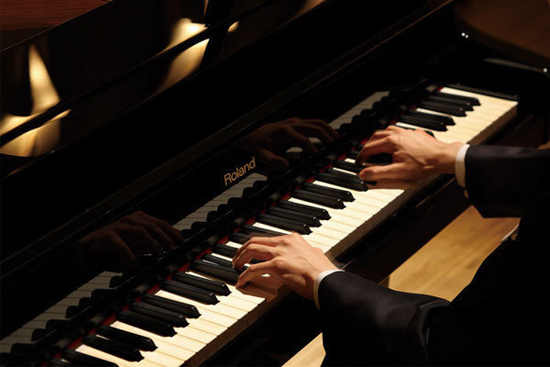 پیانیست ایتالیایی در «رودکی» می‌نوازد