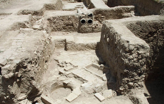 پایه‌های کاخ کشف‌ شده در اصفهان +عکس