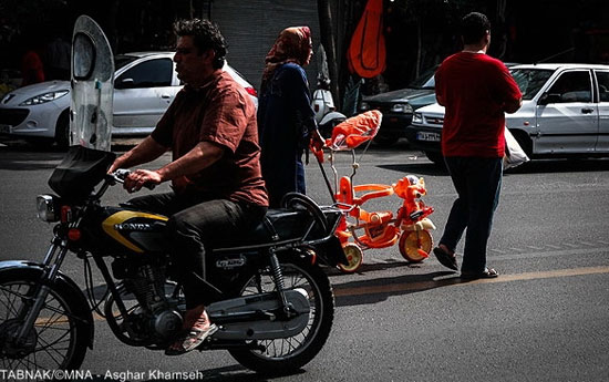 عکس: دوچرخه بازی در کوچه های فراغت