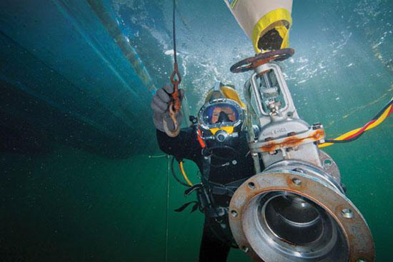 غواصی صنعتی؛ تجربه کار کردن 70 متر زیر دریا!