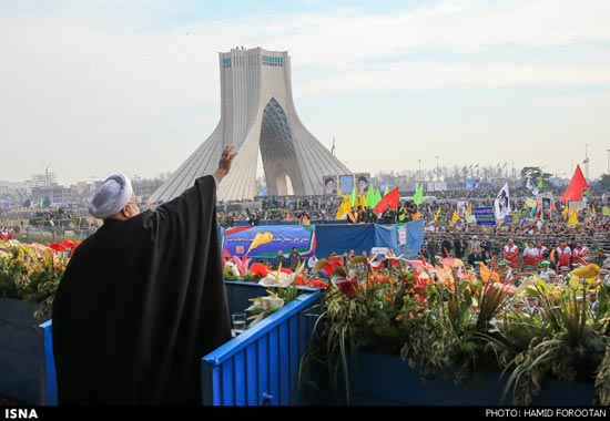 عکس: روحانی در مراسم راهپیمایی 22 بهمن