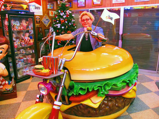 مردی که بزرگترین کلکسیون همبرگر دنیا را دارد