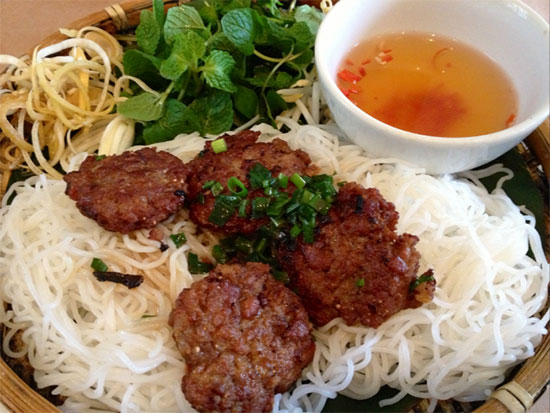 اگر به ویتنام سفر کردید، این غذاها را فراموش نکنید