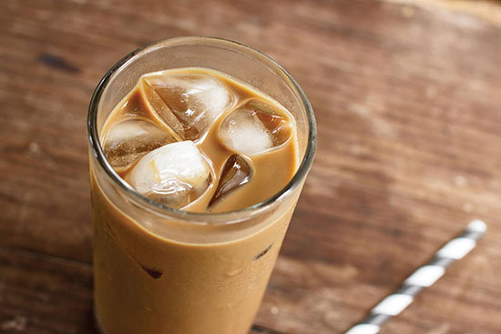 چگونه قهوه را بدون هیچ‌گونه شیرین‌کننده‌ای بنوشیم؟