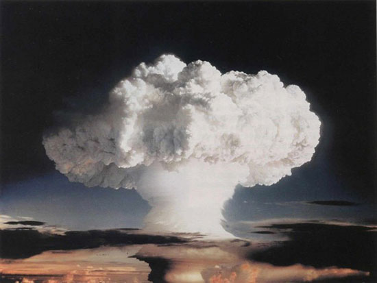 بمب هیدروژنی قوی تر است یا بمب اتمی؟