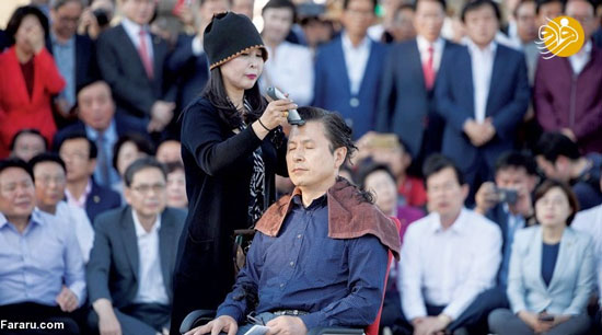 رهبر مخالف کره مو‌های خود را در اعتراض تراشید