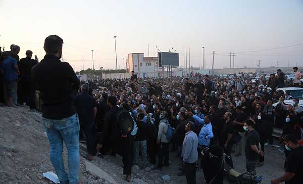 تجمع هزاران زائر ایرانی پشت مرز بسته عراق